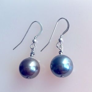 Gray Pearl Earrings